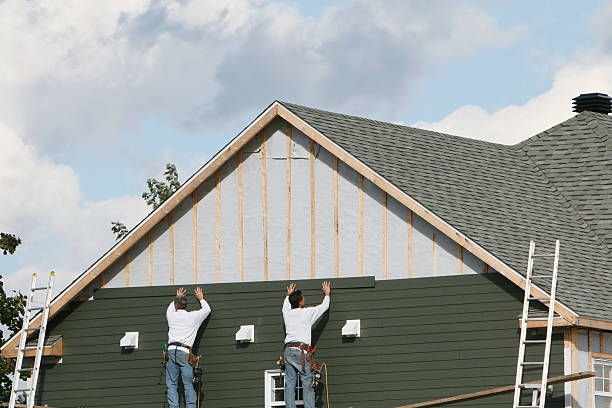 Professional Siding Contractor technician working in Herndon, PA